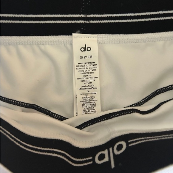 Alo Yoga Heart Throb Set in White - Picture 4 of 4